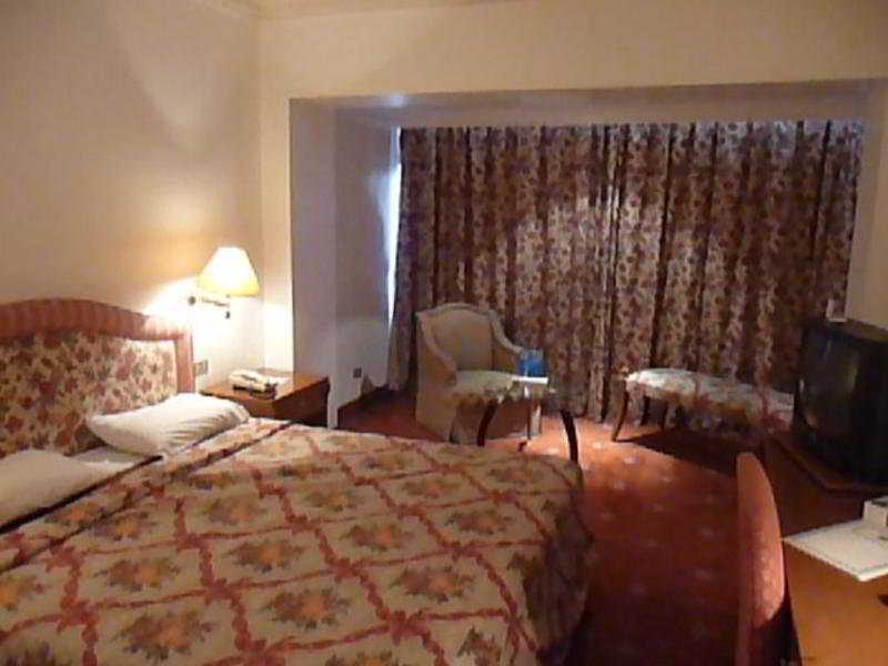 Commodore Hotel Амман Экстерьер фото